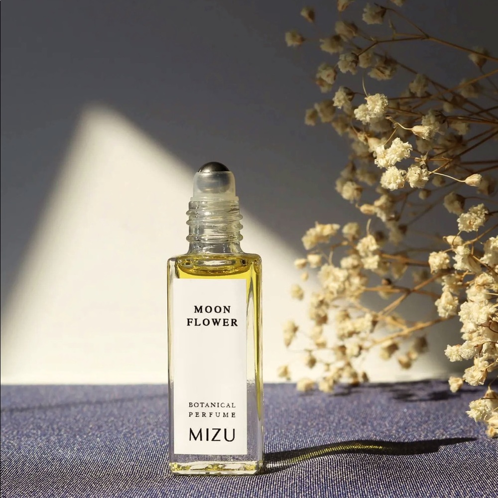Unisex botanical small batch fragrance from Mizu